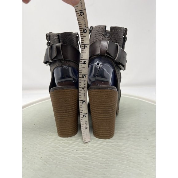 DV Dolce Vita Block Heel Ankle Booties Women Size 6 1/2 Peep Toe Buckle Detail - Picture 5 of 9